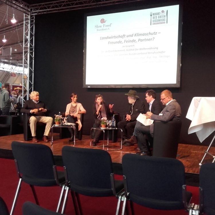 Julia auf dem Podium bei der Slow Food Messe