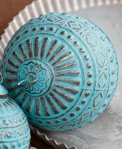 Weihnachtskugel "Ornament" –  petrol (Ø 10 cm)