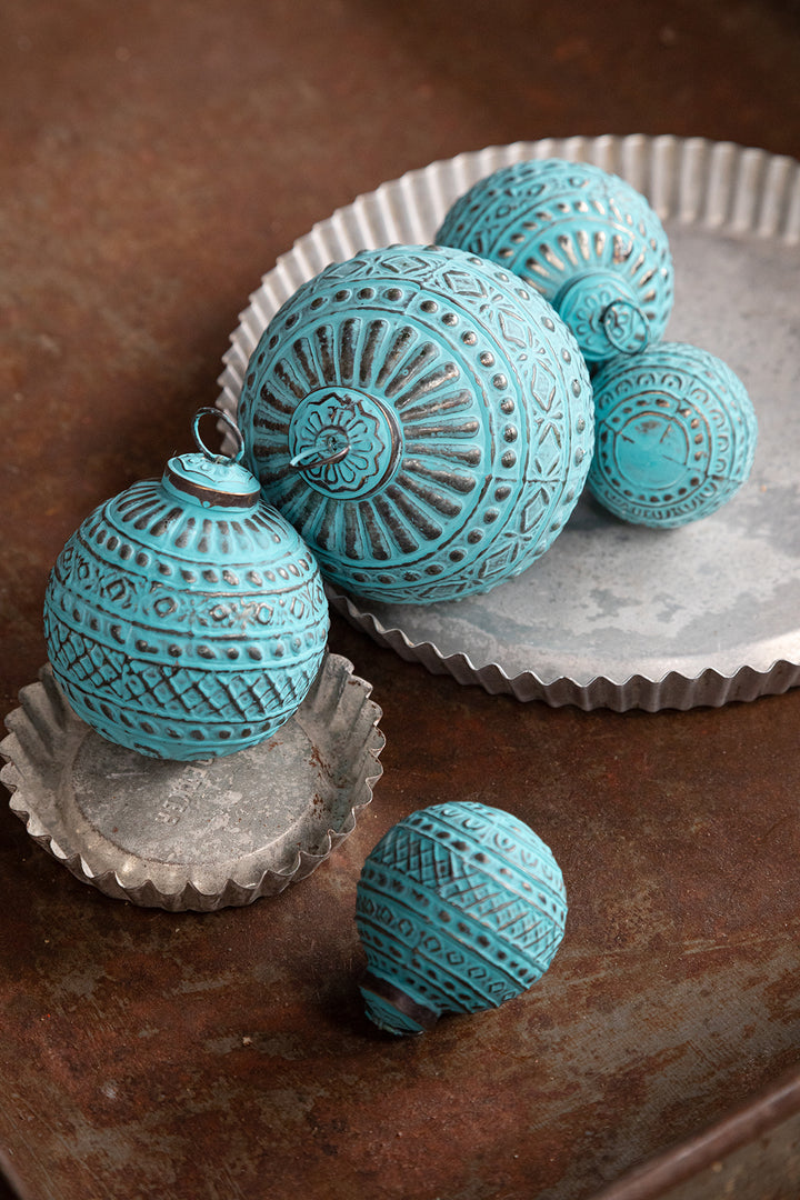 Weihnachtskugel "Ornament" –  petrol (Ø 10 cm)