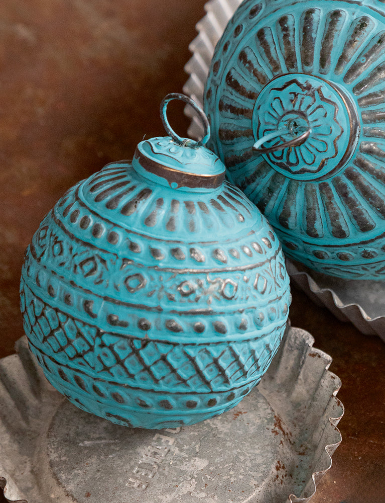 Weihnachtskugel "Ornament" –  petrol (Ø 8 cm)