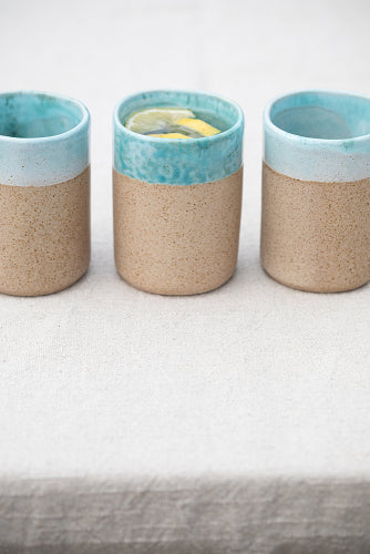 Steingut Becher - aqua/braun (Ø 7,5 cm)